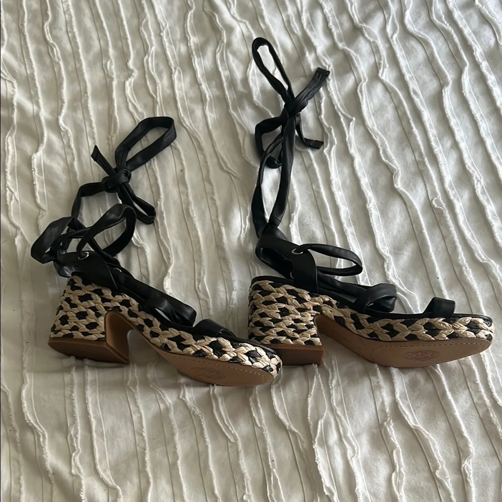 Vince Camuto Roreka Sandals - Picture 2 of 10